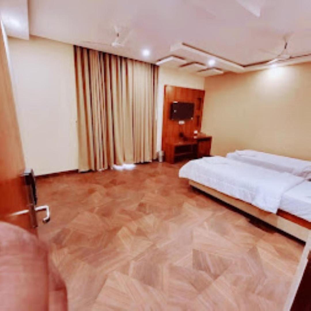 Mintella , Hotel Varanasi