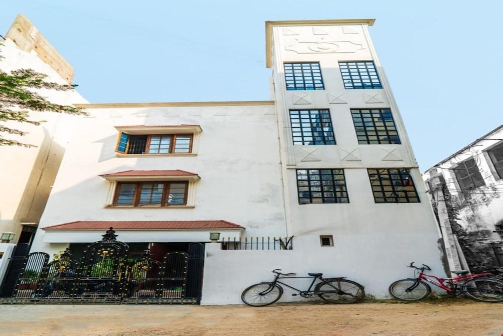 Mintella , 3* Varanasi
